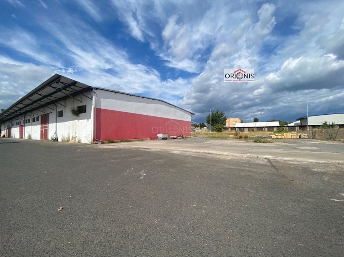 Pronájem skladového prostoru 672 m²