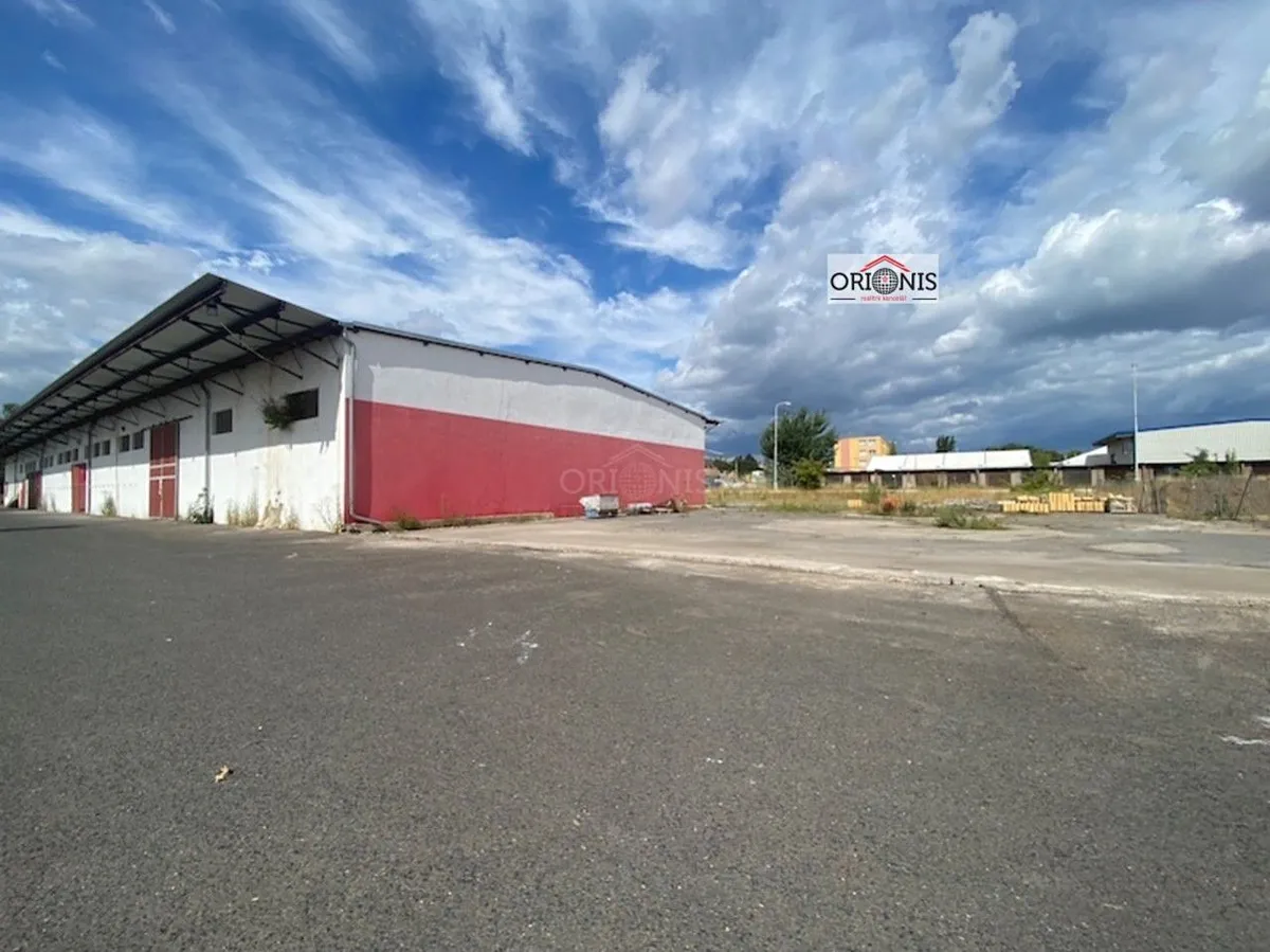 Pronájem skladového prostoru 672 m²