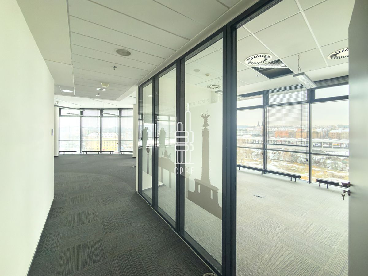 Pronájem kanceláře 728 m² – fotografie 2