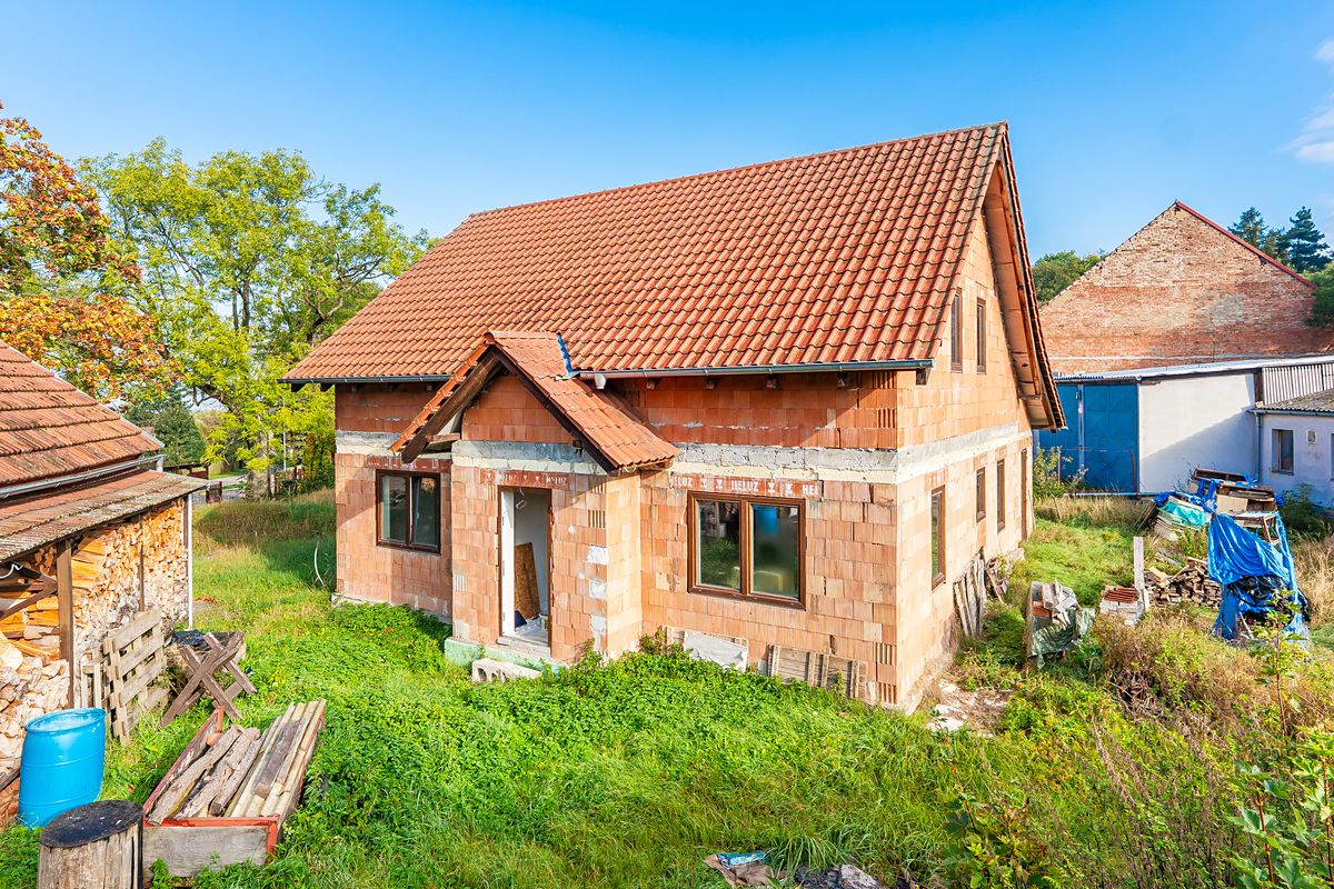 Prodej rodinného domu 167 m², pozemek 951 m² – fotografie 3