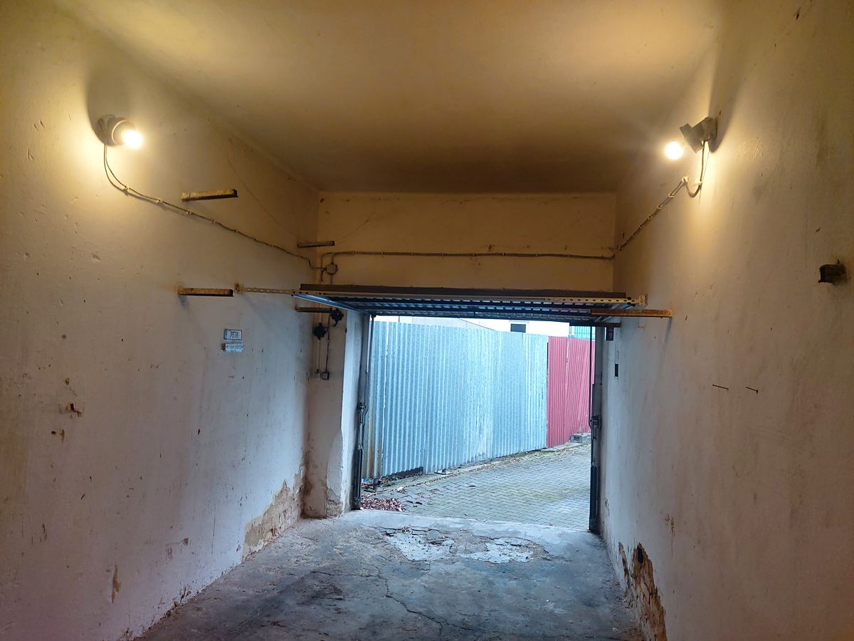 Pronájem komerční nemovitosti 17 m² – fotografie 2