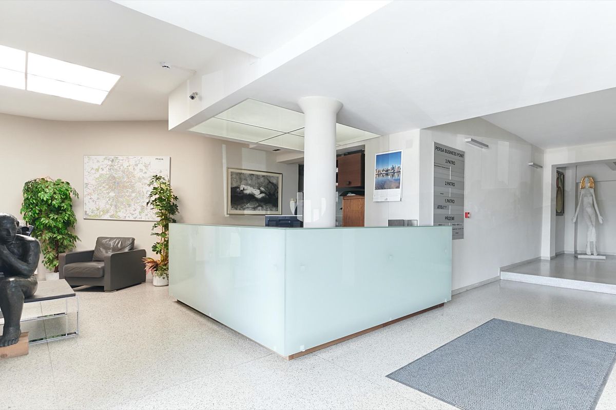 Pronájem kanceláře 861 m² – fotografie 2
