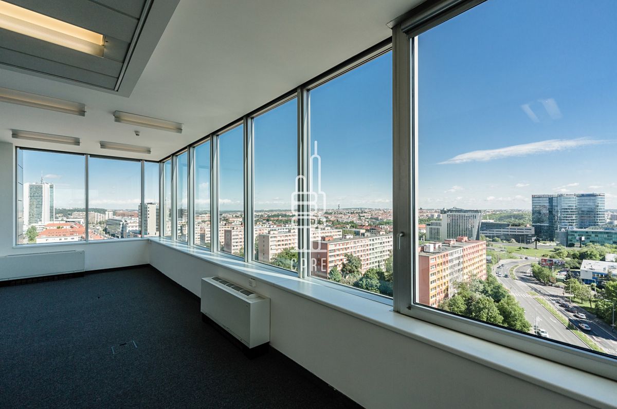 Pronájem kanceláře 733 m² – fotografie 2