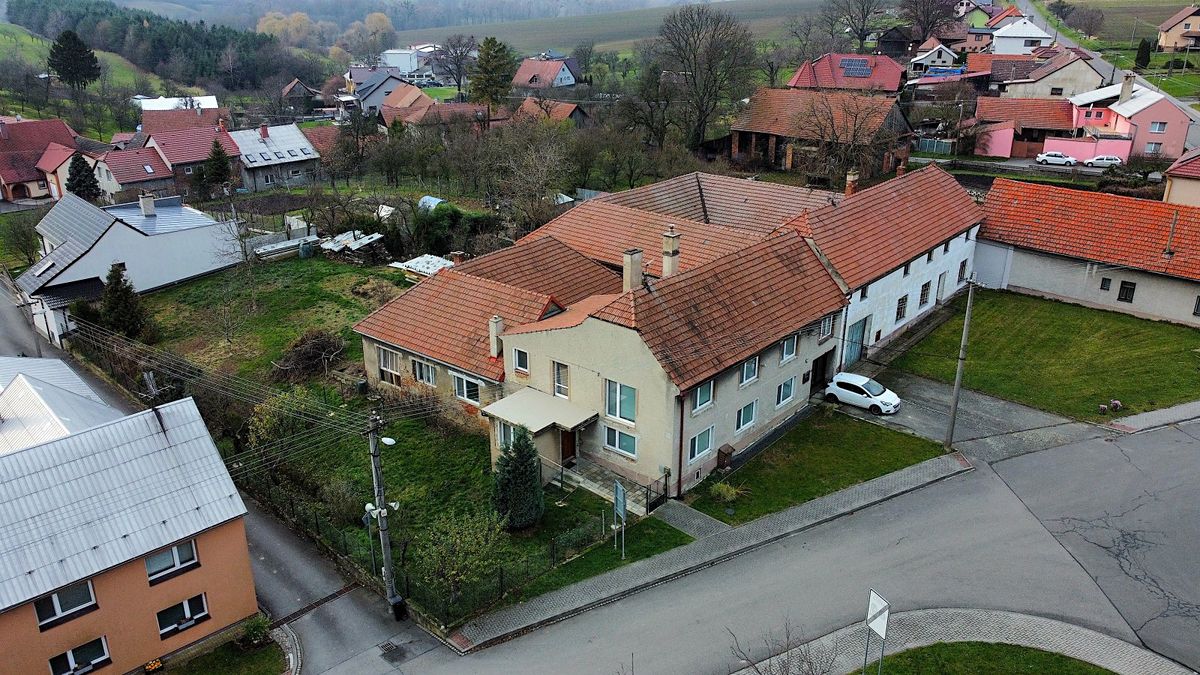 Prodej vícegeneračního domu 228 m², pozemek 1326 m² – fotografie 2