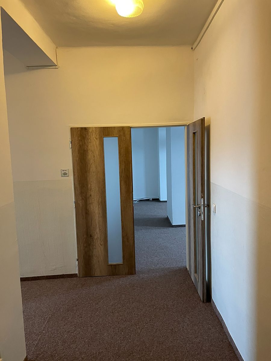 Pronájem kanceláře 97 m² – fotografie 3