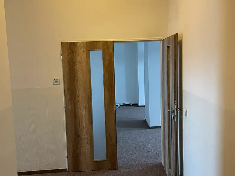 Pronájem kanceláře 97 m², Hradec Králové – náhled fotky 3