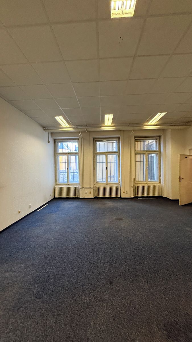 Pronájem kanceláře 50 m² – fotografie 3