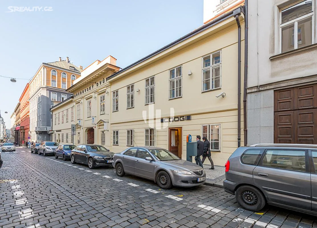 Pronájem kanceláře 300 m², Praha