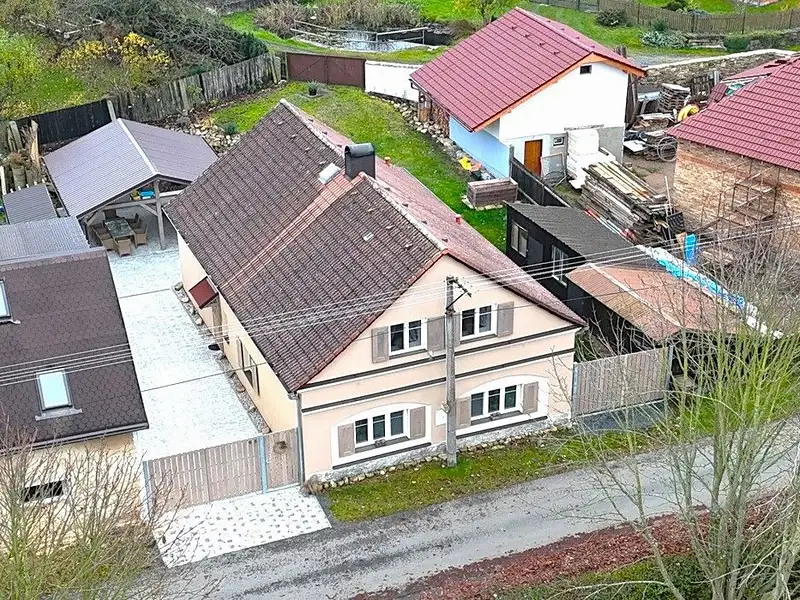 Prodej rodinného domu 210 m², pozemek 584 m², Stráž – náhled fotky 1