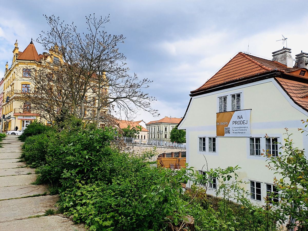 Prodej rodinného domu 370 m², pozemek 347 m² – fotografie 2