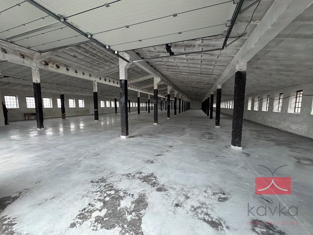Pronájem skladového prostoru 1178 m² – fotografie 2