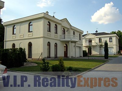 Pronájem vily 270 m², pozemek 400 m²