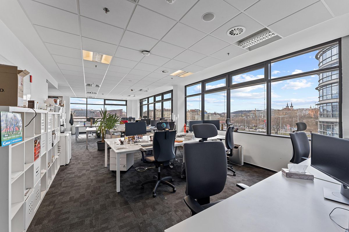 Pronájem kanceláře 1285 m² – fotografie 3