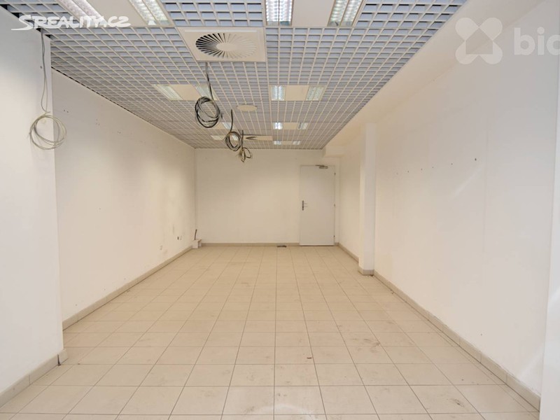 Pronájem obchodního prostoru 43 m² – pohled 2