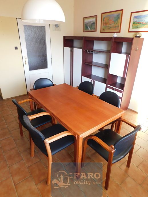 Prodej rodinného domu 200 m², pozemek 179 m² – fotografie 4