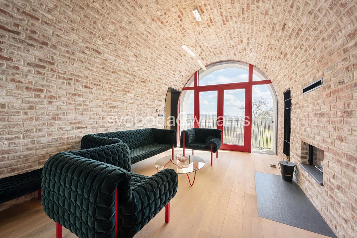 Prodej rodinného domu 503 m², pozemek 399 m² – fotografie 2