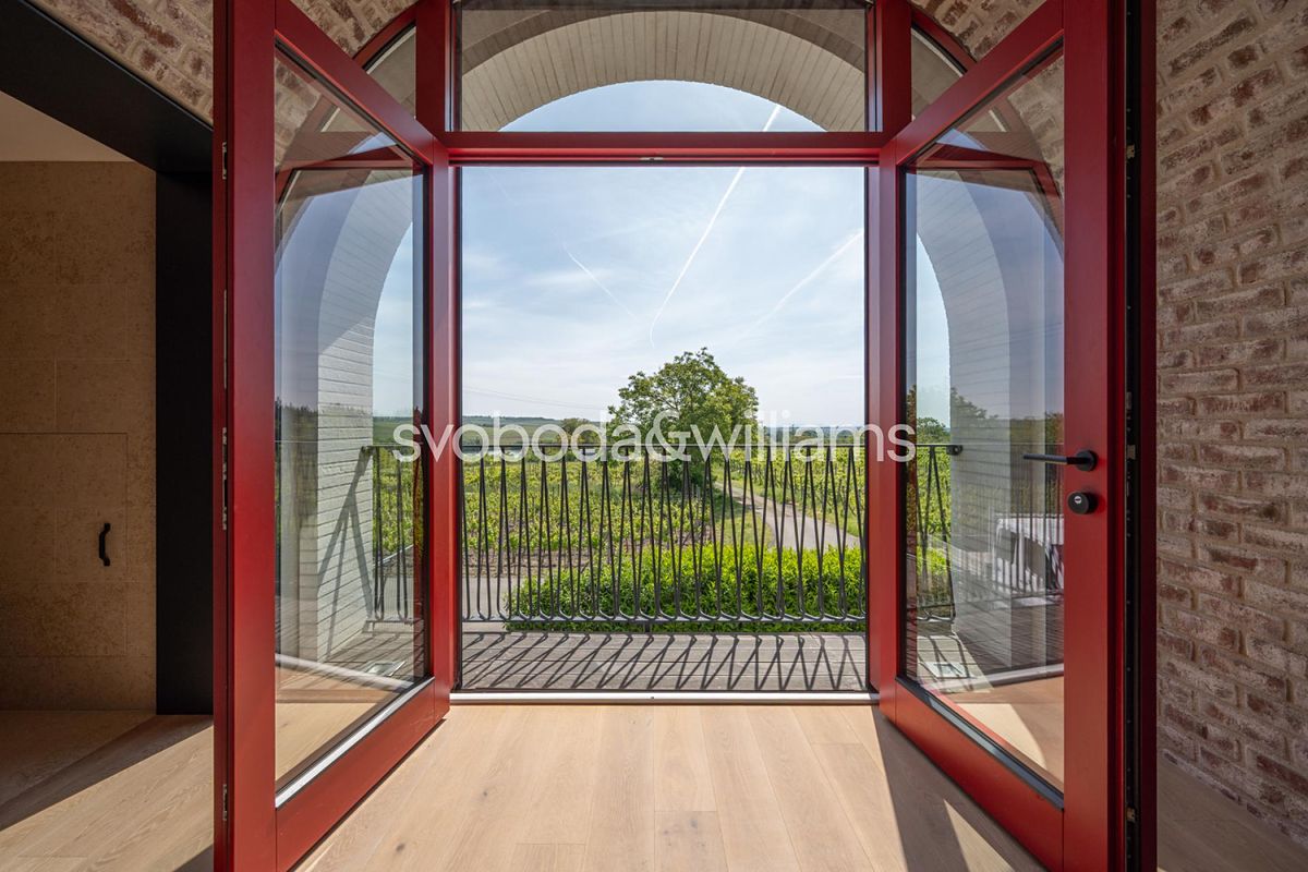 Prodej rodinného domu 503 m², pozemek 399 m² – fotografie 3