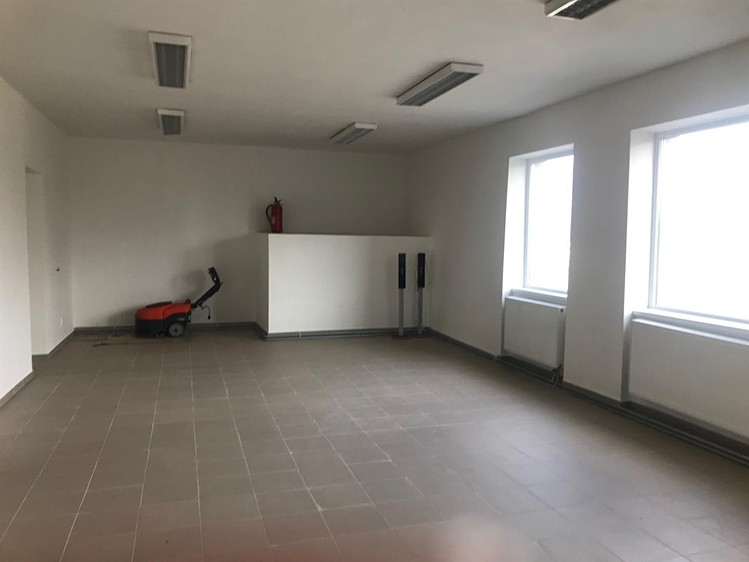 Pronájem komerčního prostoru, 237 m² (2 z 14)