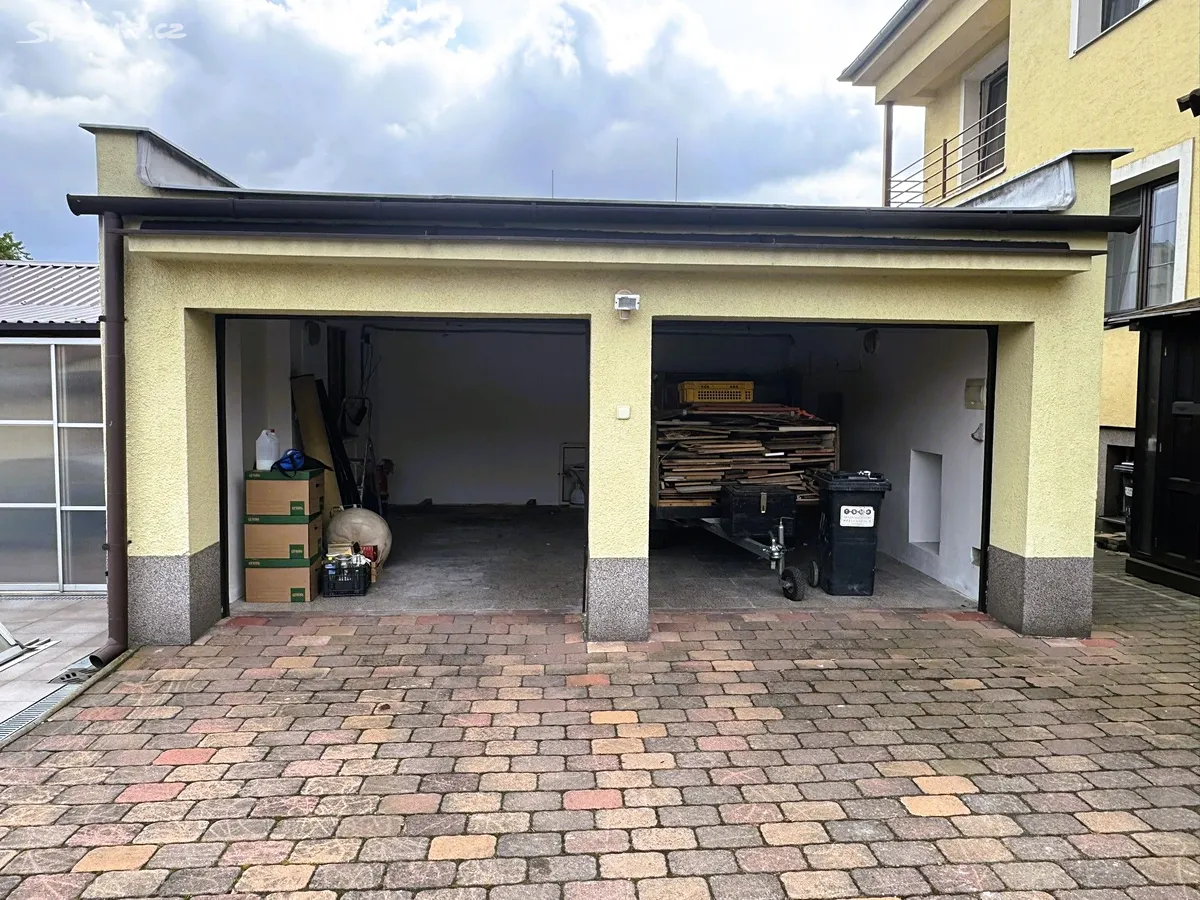 Prodej rodinného domu 389 m², pozemek 562 m² - Więcej