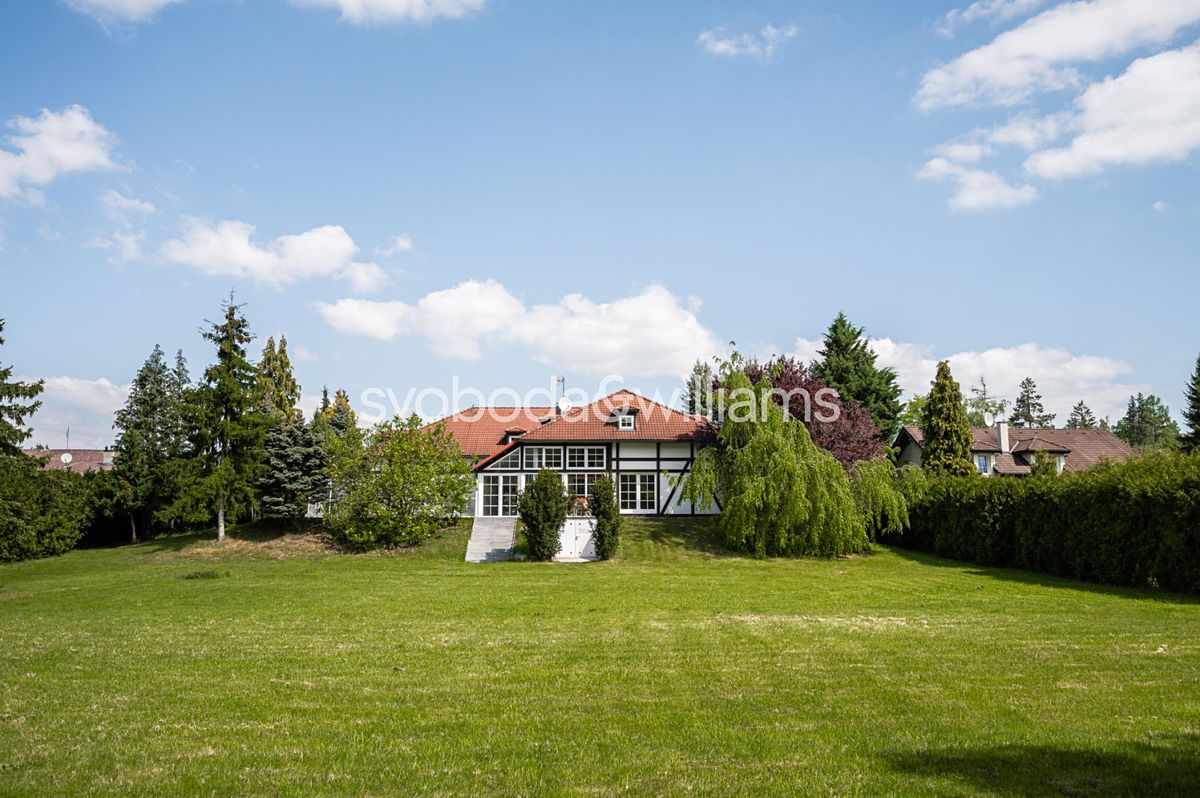 Prodej vily 750 m², pozemek 4087 m² – fotografie 2