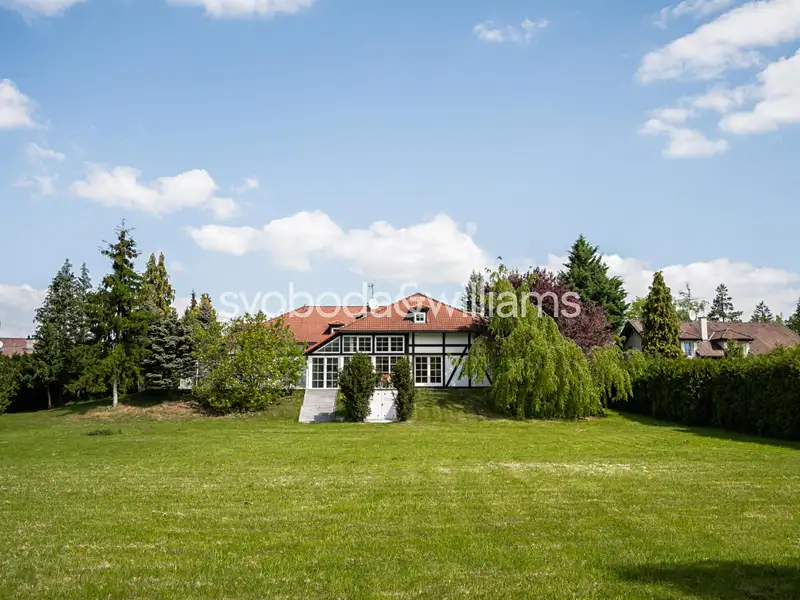Prodej vily 750 m², pozemek 4087 m², Plav – náhled fotky 2