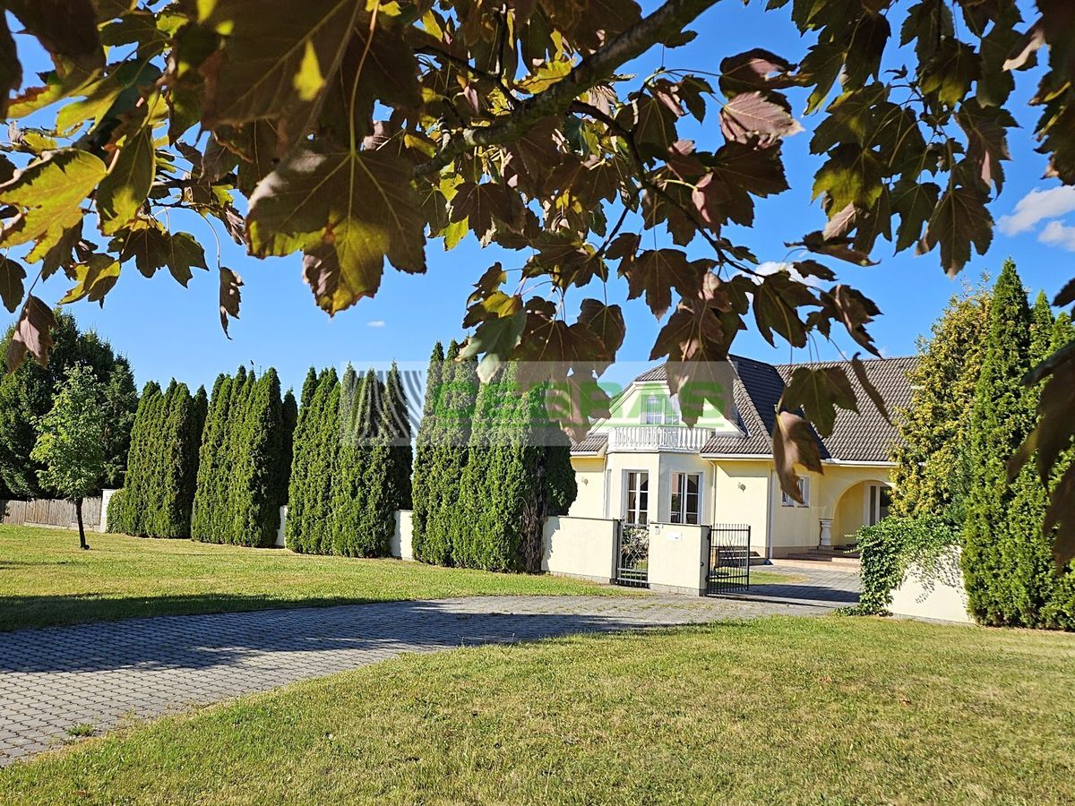 Prodej vily 500 m², pozemek 1734 m²