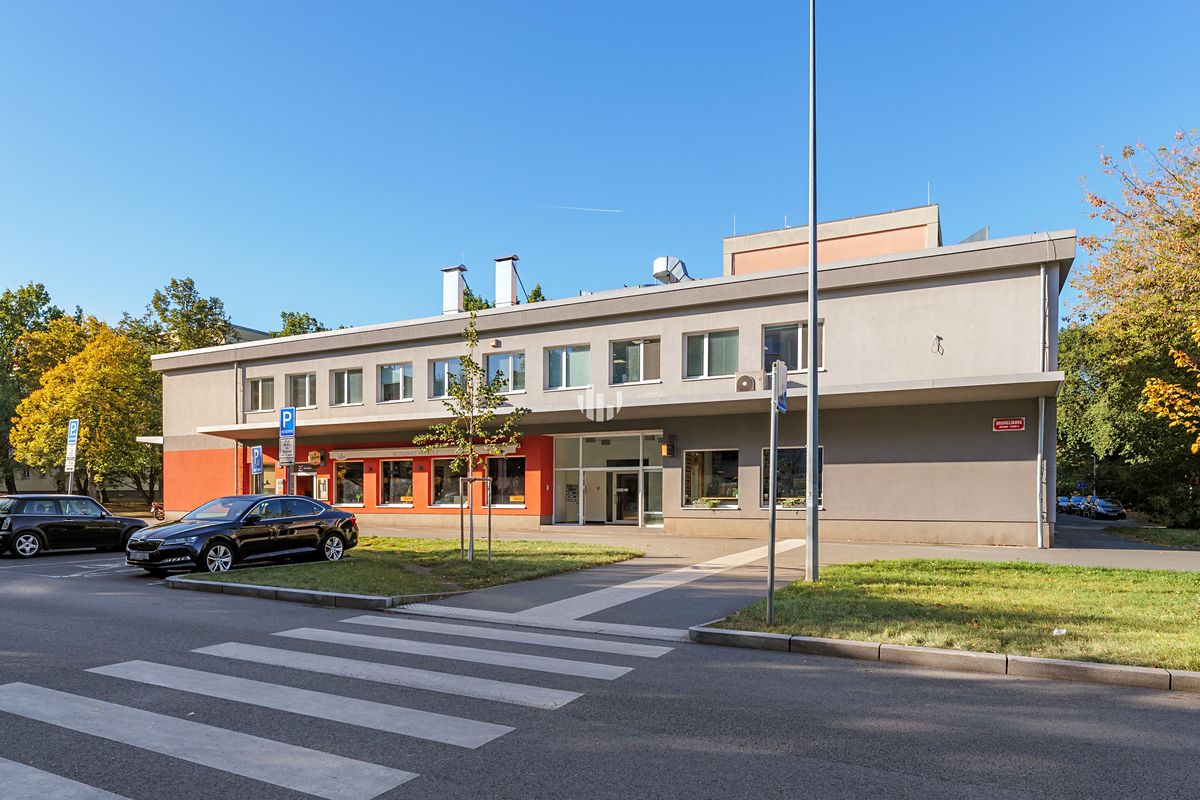 Pronájem kanceláře 330 m²