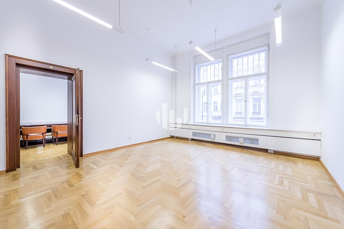 Pronájem kanceláře 161 m² – fotografie 3