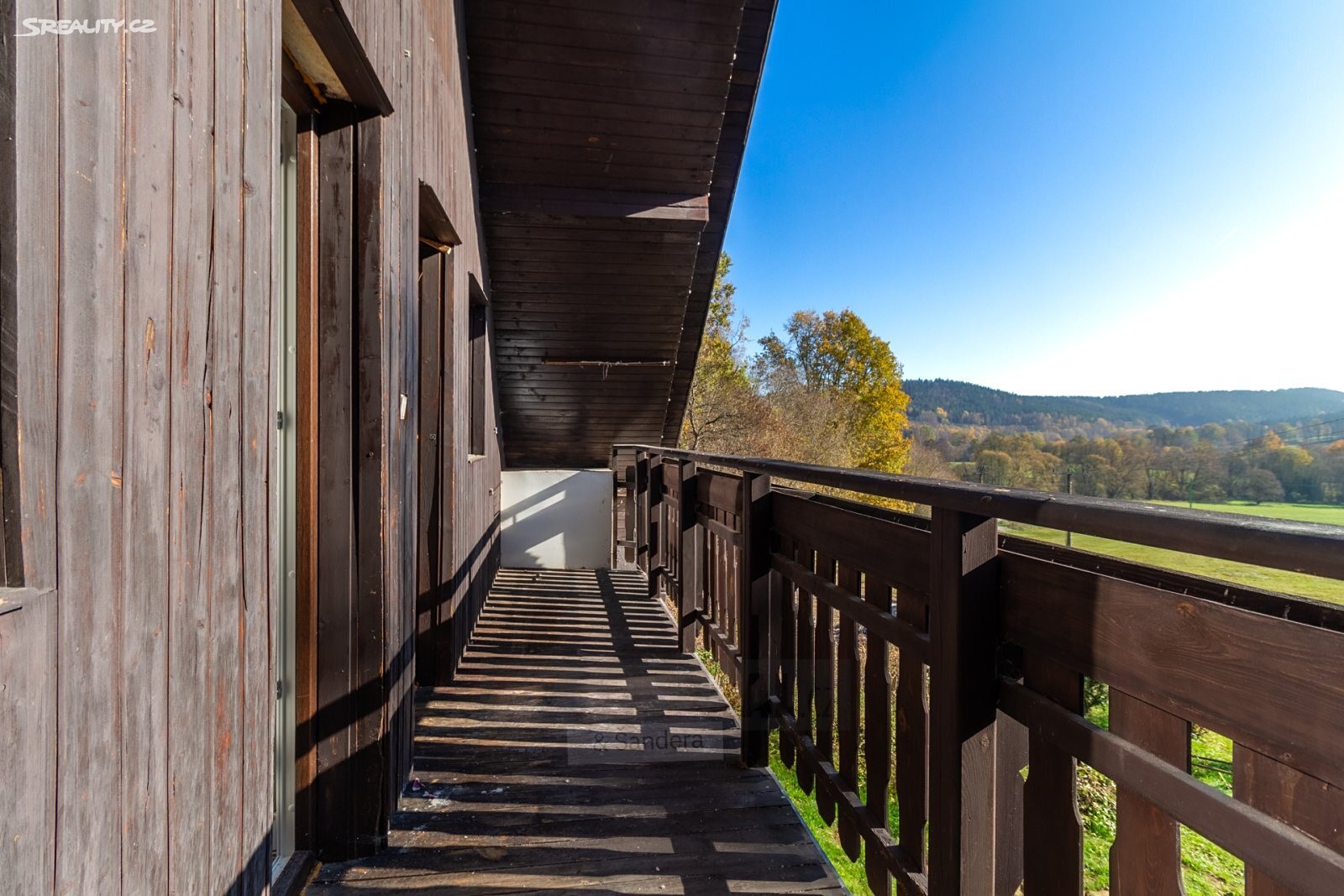 Prodej  rodinného domu 341 m², pozemek 922 m² – pohled 2