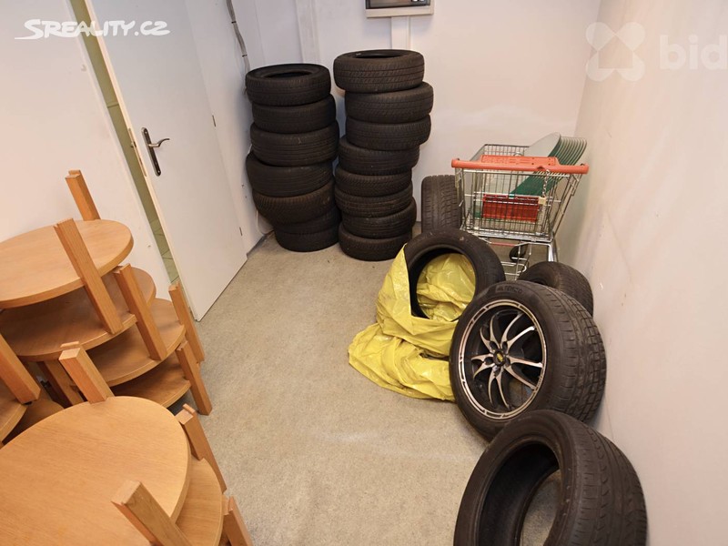 Pronájem obchodního prostoru 43 m² – pohled 4