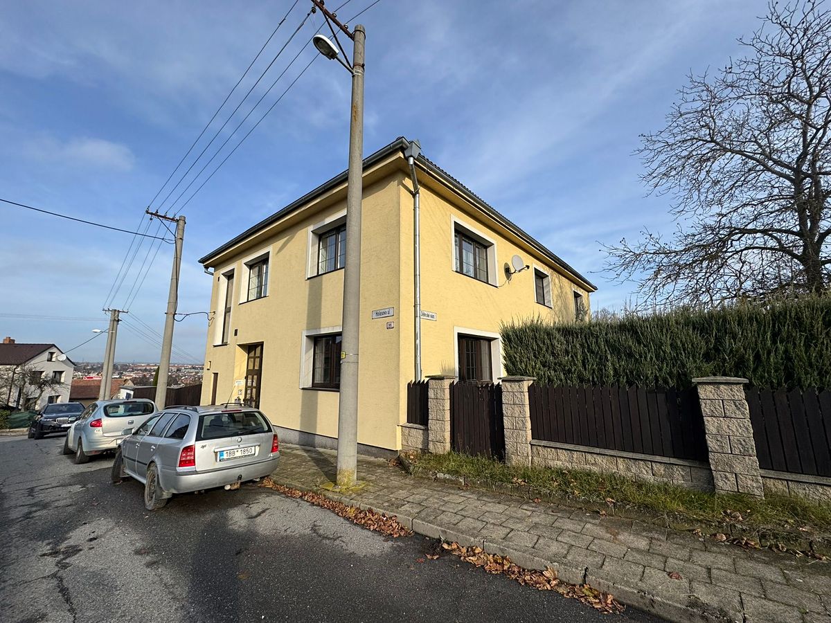Prodej rodinného domu 389 m², pozemek 562 m²