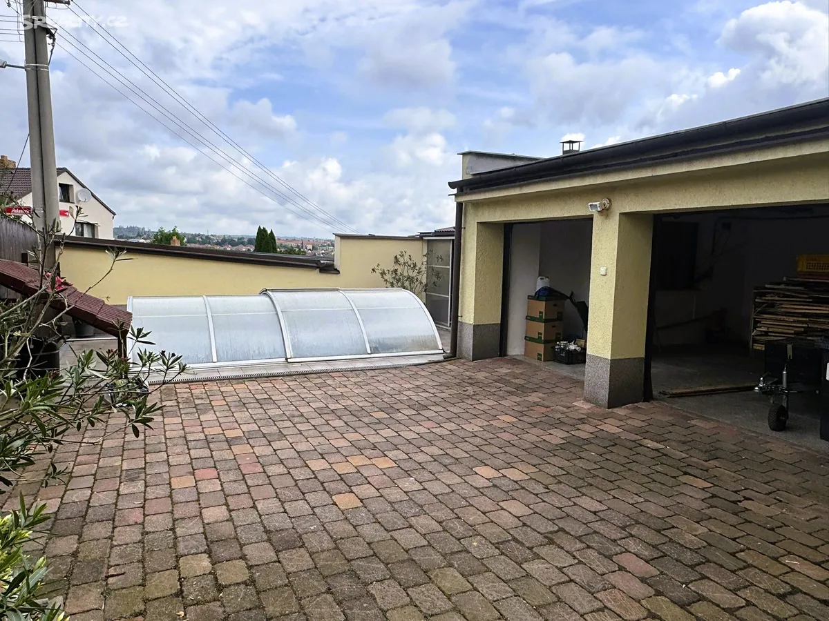 Prodej rodinného domu 389 m², pozemek 562 m² - Widok 2