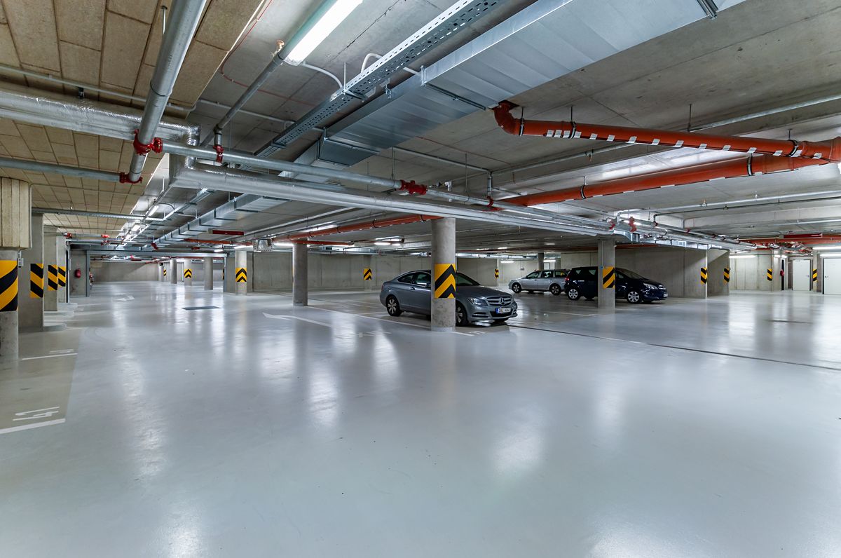 Pronájem garážového stání 15 m²