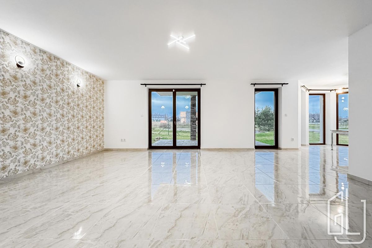 Prodej rodinného domu 317 m², pozemek 1674 m² – fotografie 5