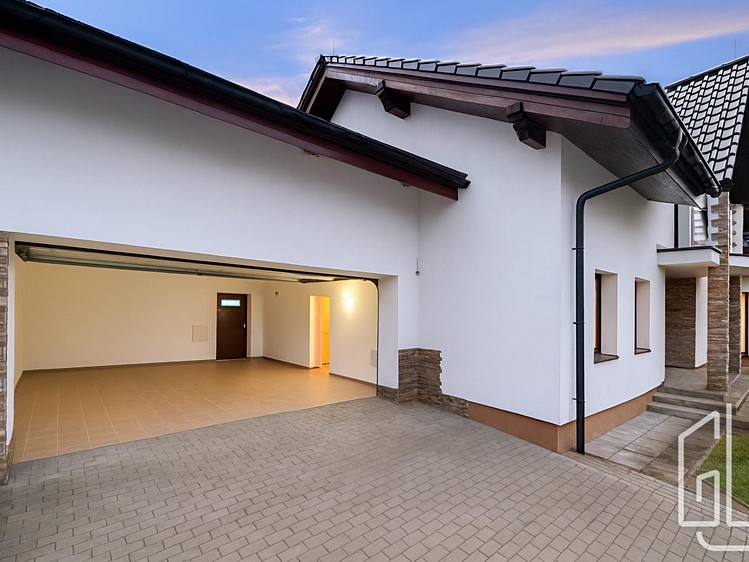 Prodej domu, 317 m² (3 z 24)