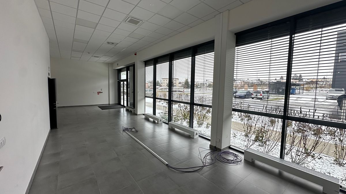 Pronájem obchodního prostoru 329 m² – fotografie 2
