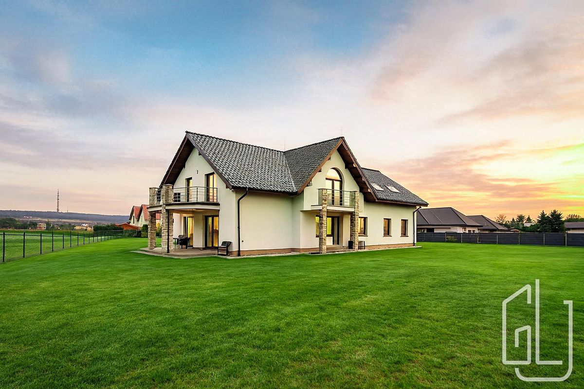 Prodej rodinného domu 317 m², pozemek 1674 m² – fotografie 4