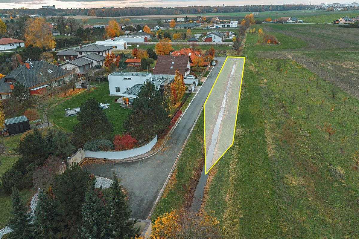 Prodej pozemku 772 m² – fotografie 3