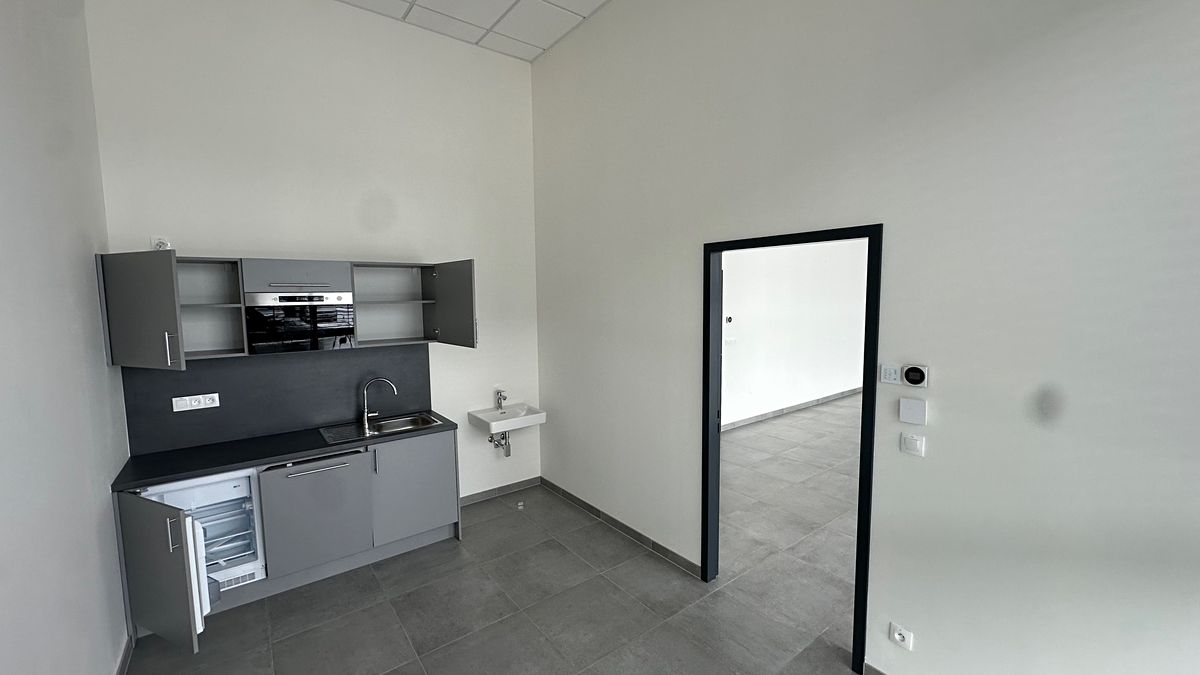 Pronájem obchodního prostoru 329 m² – fotografie 3