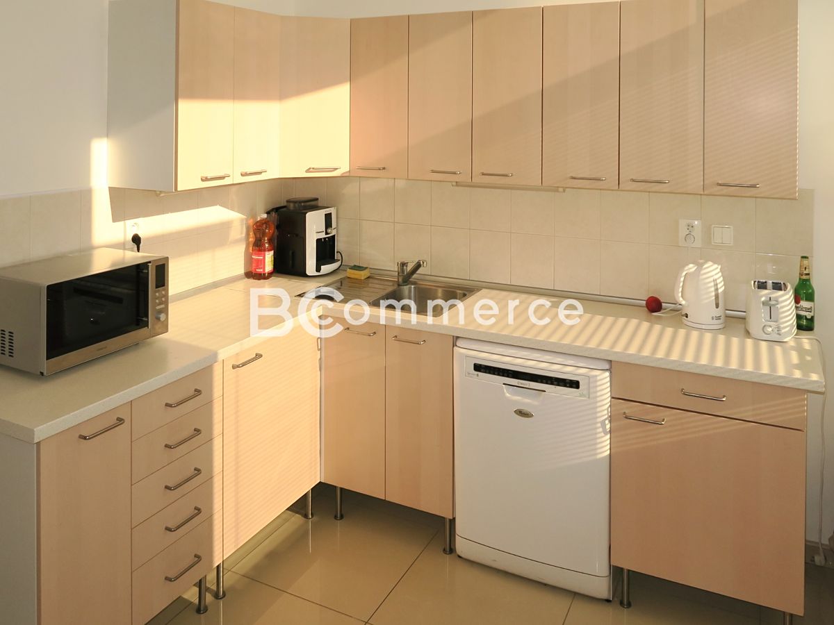 Pronájem kanceláře 66 m² – fotografie 3