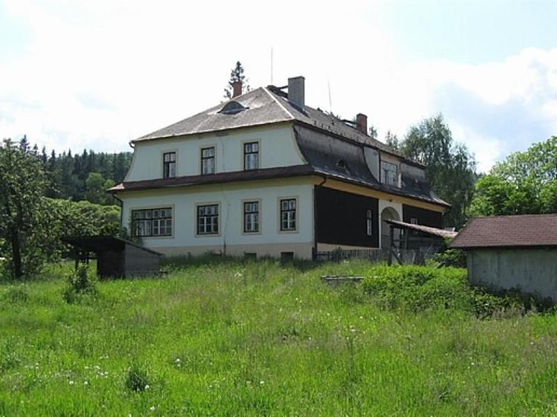 Prodej rodinného domu 331 m², pozemek 1726 m²