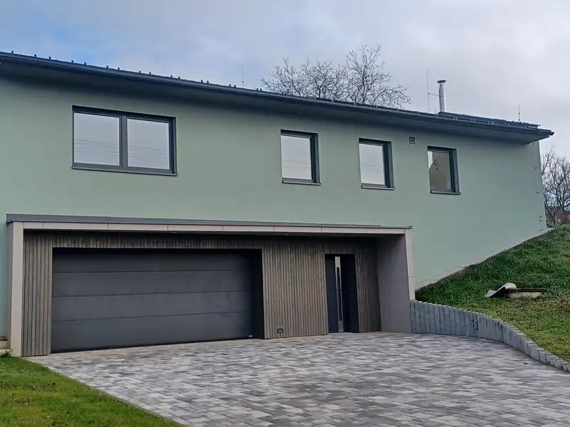 Prodej rodinného domu 206 m², pozemek 1553 m², Hrobice – náhled fotky 2
