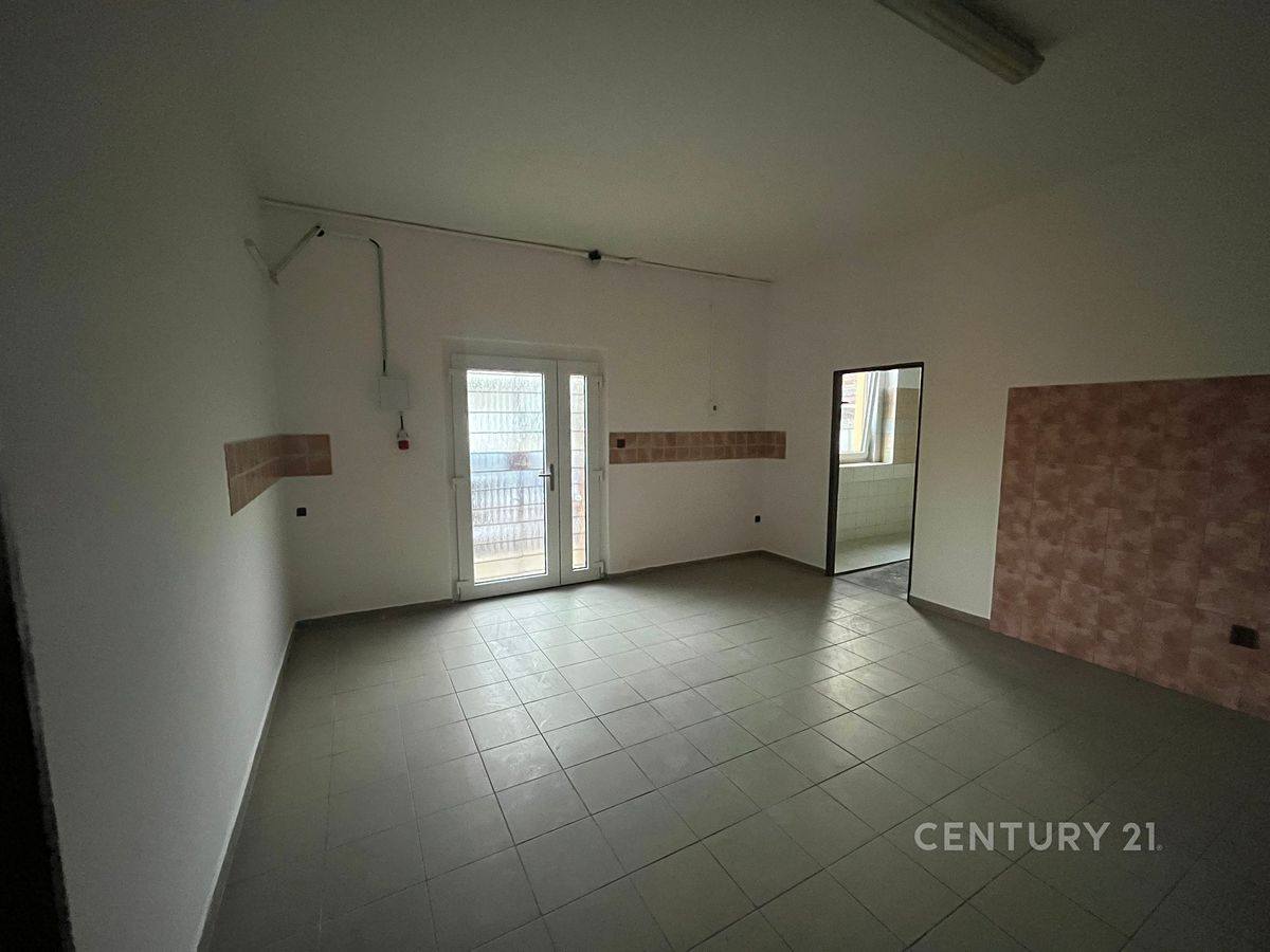 Pronájem komerční nemovitosti 233 m² – fotografie 2