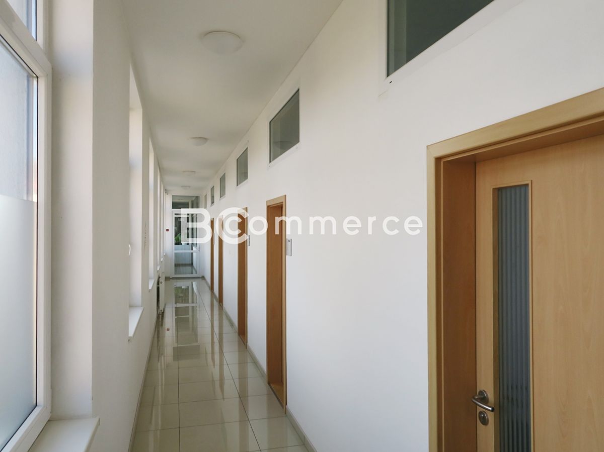 Pronájem kanceláře 66 m² – fotografie 2
