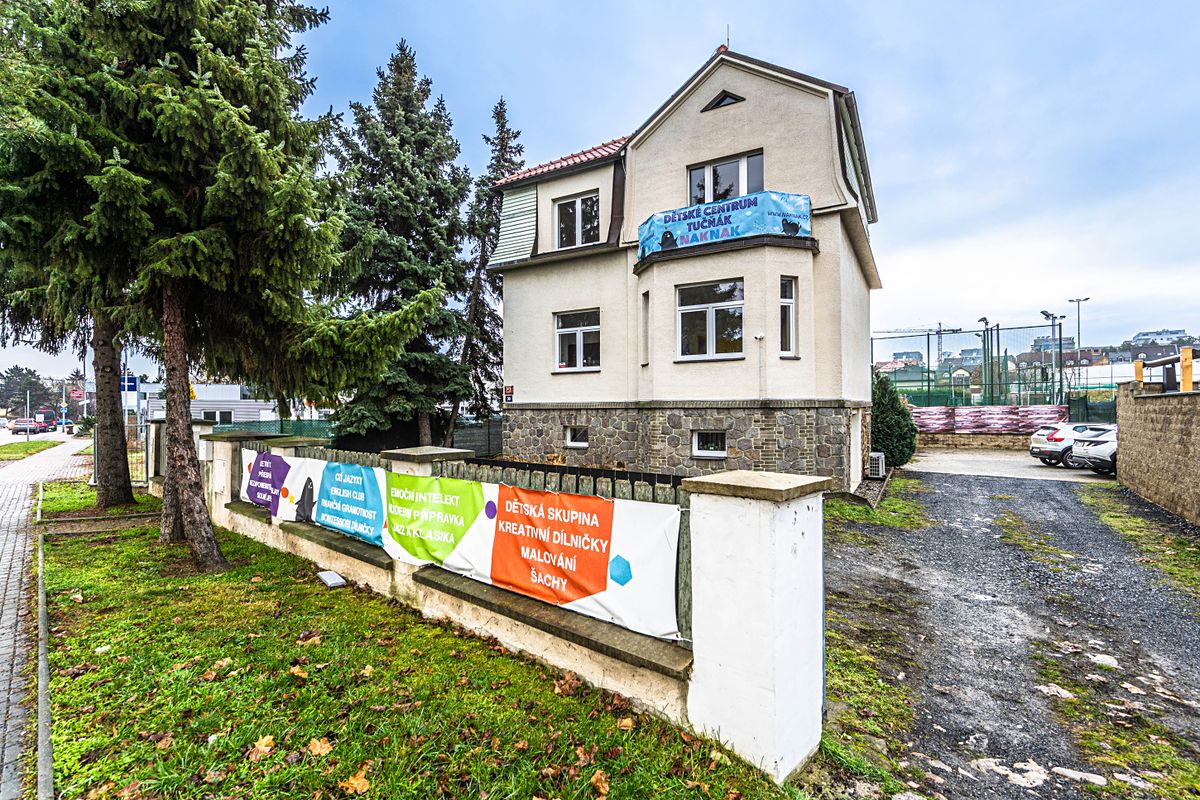 Prodej vily 220 m², pozemek 753 m² – fotografie 2