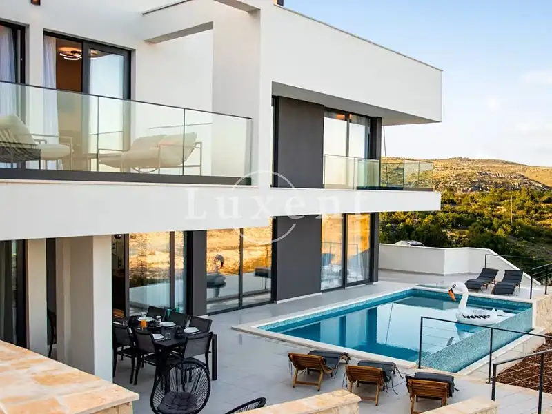 Prodej rodinného domu 320 m², pozemek 590 m², Trogir – náhled fotky 1