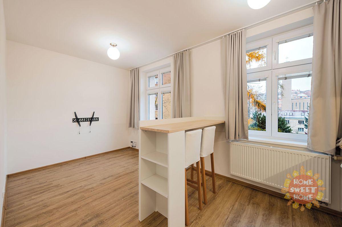 Pronájem bytu 2+kk 40 m² (Podkrovní)