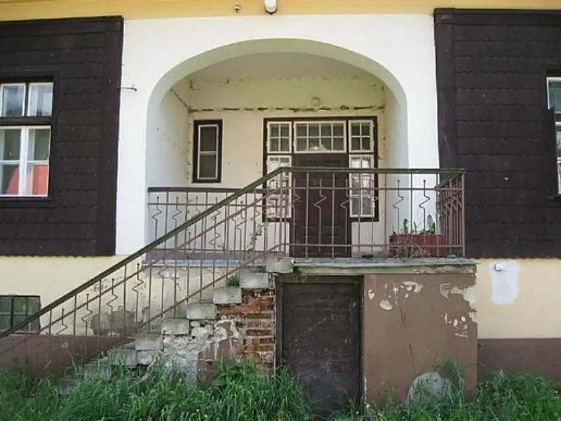 Prodej rodinného domu 331 m², pozemek 1726 m², Karlovice – náhled fotky 3