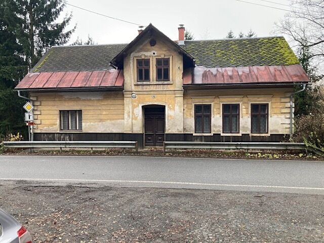 Prodej rodinného domu 214 m², pozemek 2422 m²