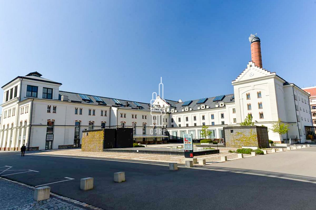 Pronájem kanceláře 600 m²